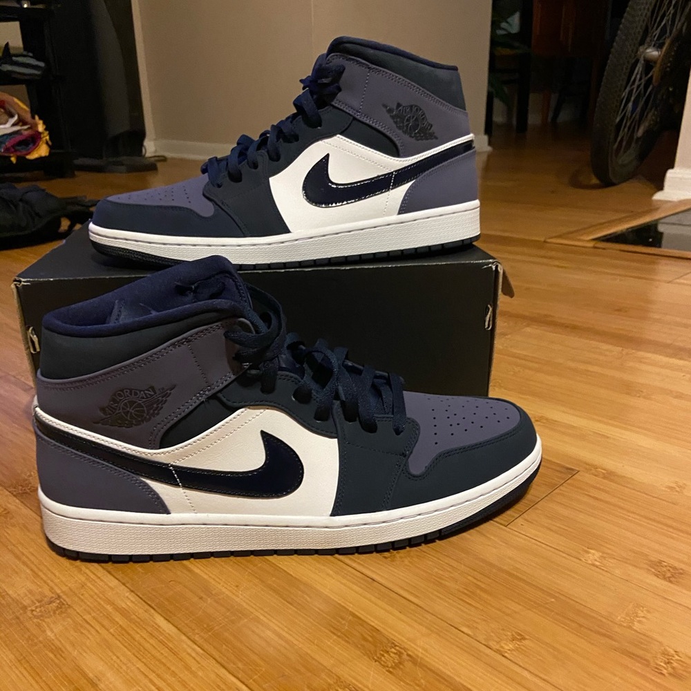 Jordan 1 mid purple osbidian (never been used)